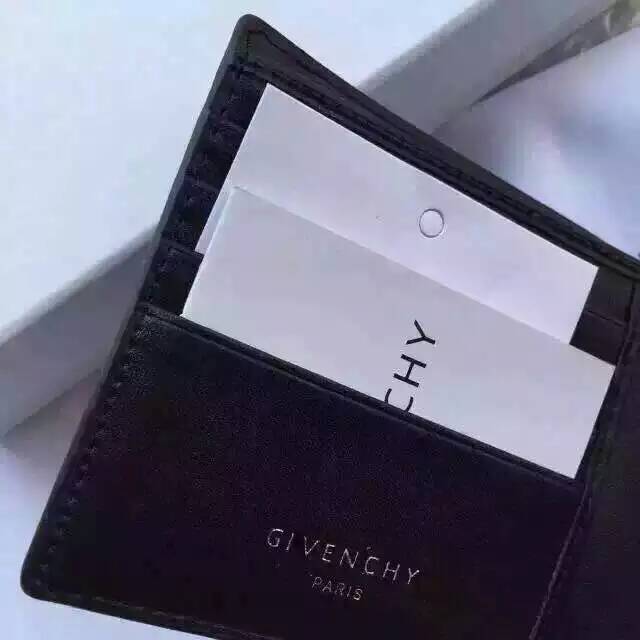 個性的なデザ 人気ブランドGivenchy 実物の写真 N品スーパーコピー代引き対応国内発送後払い安全必ず届く優良サイト